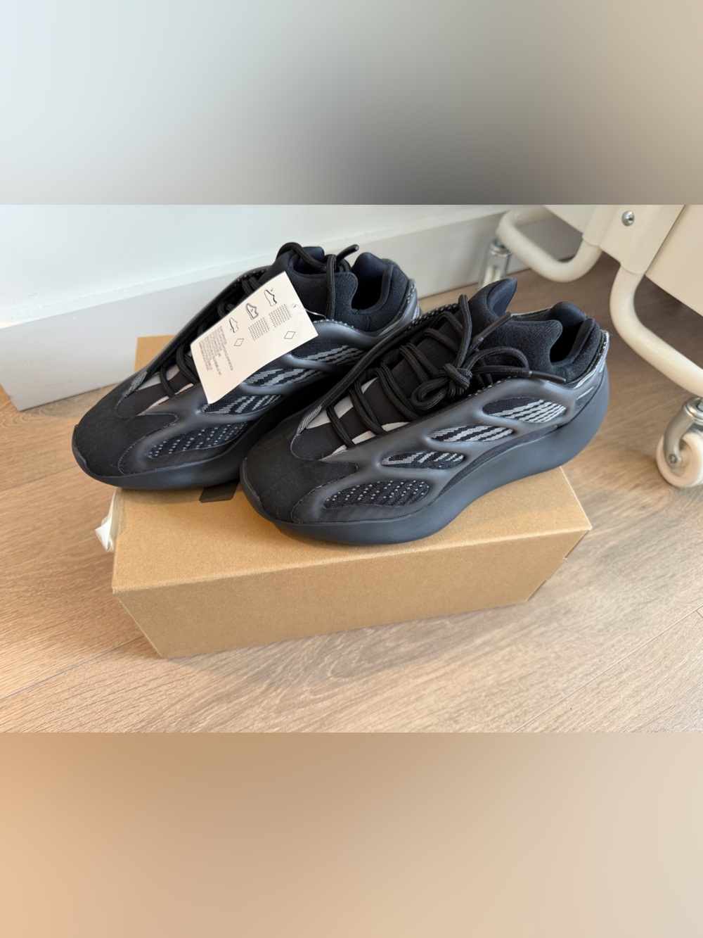 YEEZY 700 ALVAH